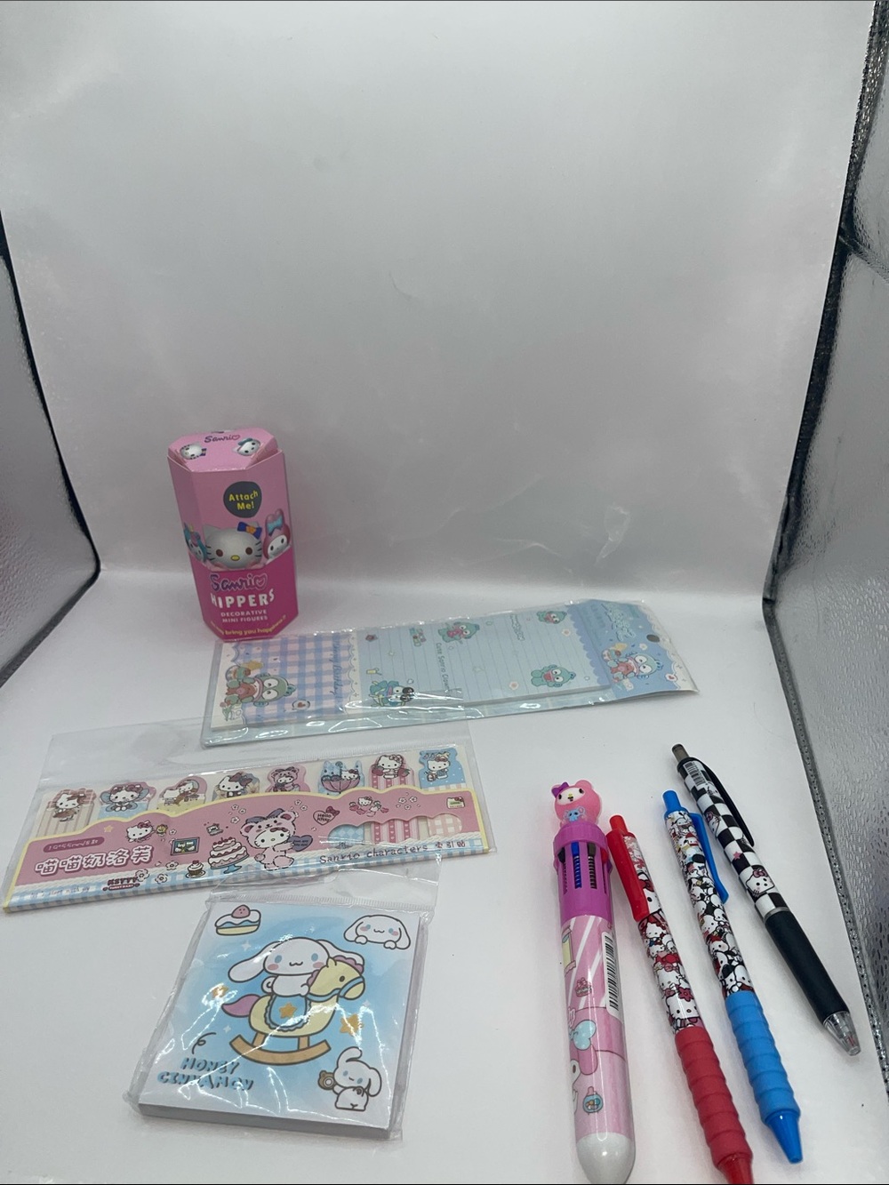 Sanrio 8 piece Character Pen and Stationery Set